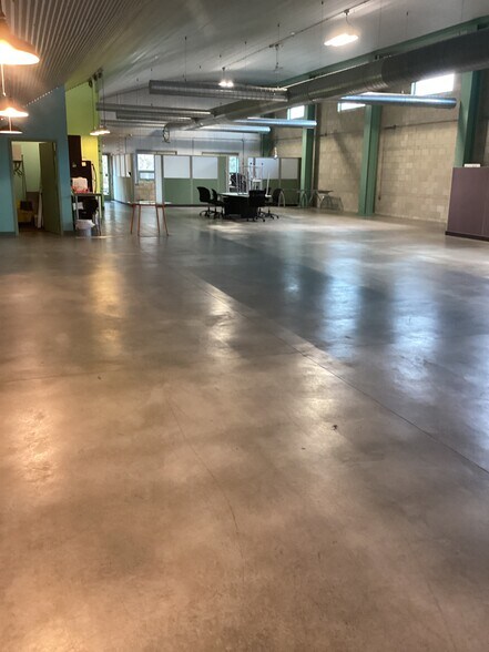 More Photos Of 360 E State Line Rd, Toledo Light Manufacturing For Lease