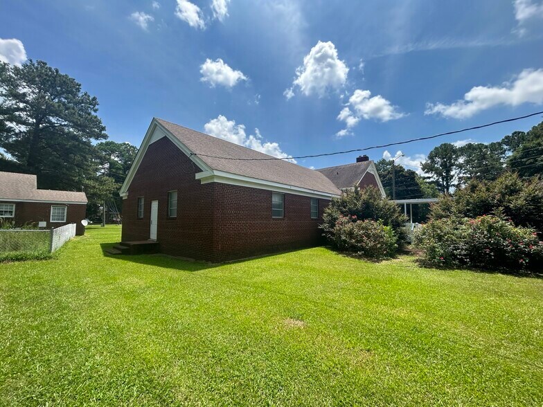 More Photos Of 2380 Bell Arthur, Bellarthur Religious Facility For Sale
