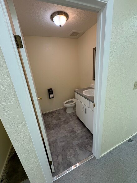 More Photos Of 9260 SE 74th Ave, Portland Industrial For Lease