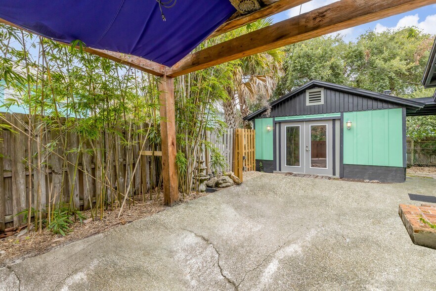 More Photos Of 304 Flagler Ave, New Smyrna Beach Storefront For Sale