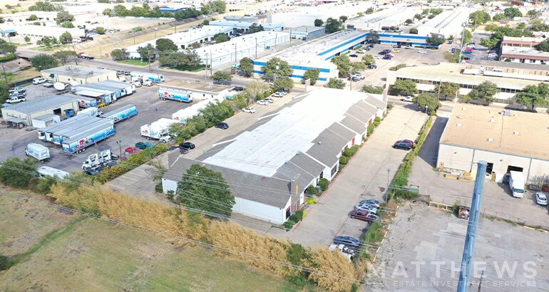 More Photos Of 11029 Shady Trl, Dallas Office For Sale