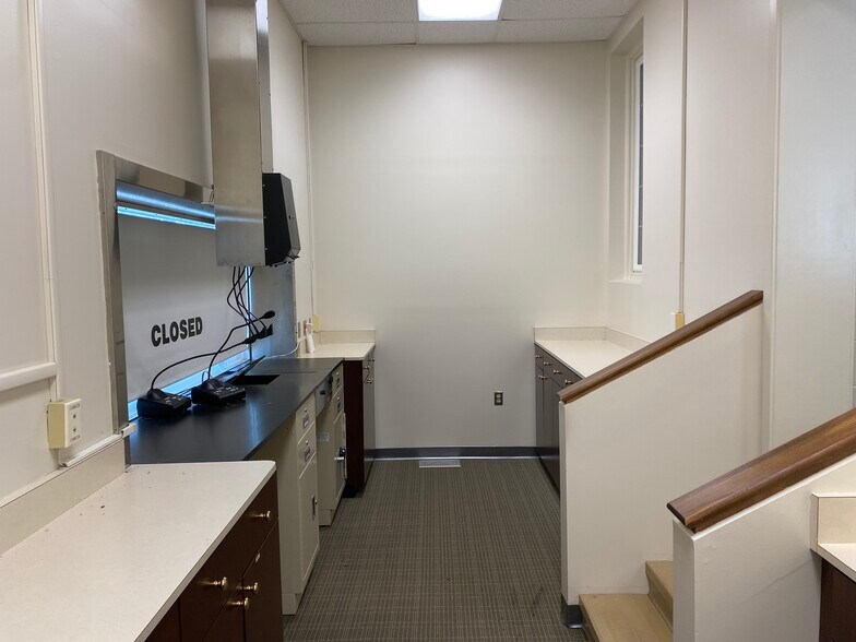 More Photos Of 1496 Anderson Hwy, Cumberland Bank For Lease