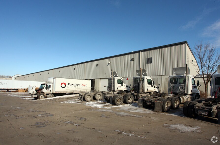 More Photos Of 4774 NE 22nd St, Des Moines Distribution For Lease