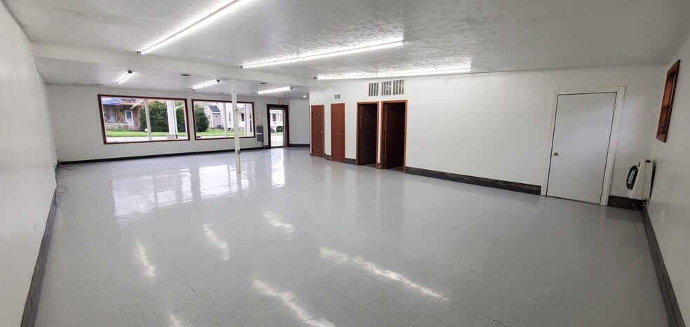 More Photos Of 163 Main St, Bruin Freestanding For Sale