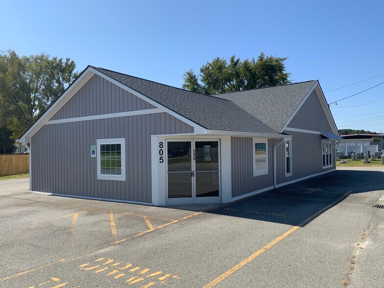 Primary Photo Of 805 S Clinton Ave, Dunn Auto Repair For Sale