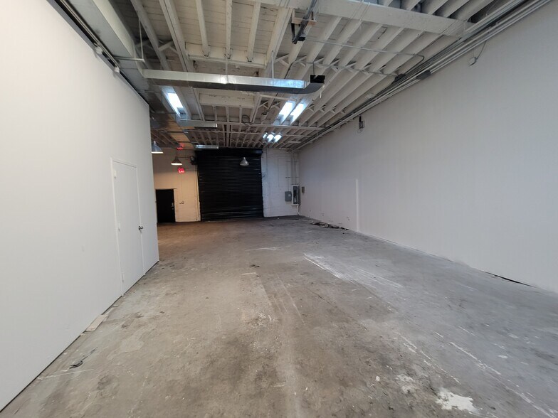 More Photos Of 272-280 Seigel St, Brooklyn Restaurant For Lease