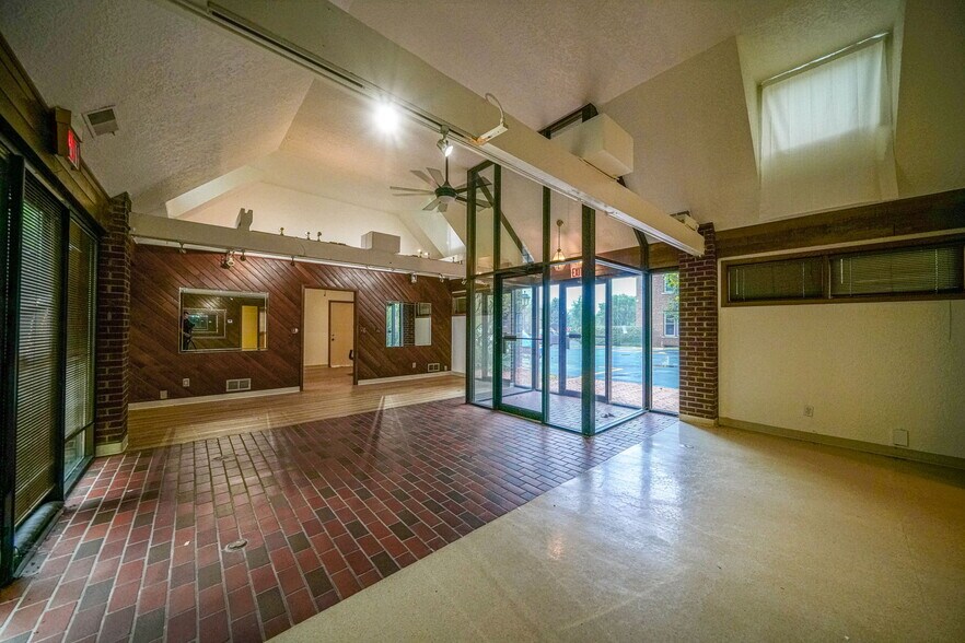 More Photos Of , Rockford Office For Sale