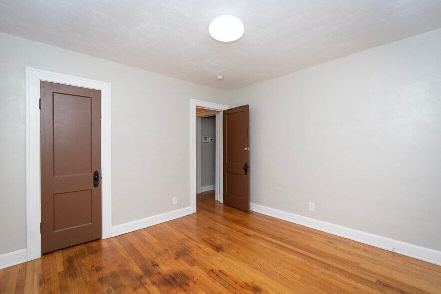 More Photos Of 5331 Charlotte St, Kansas City Apartments For Sale