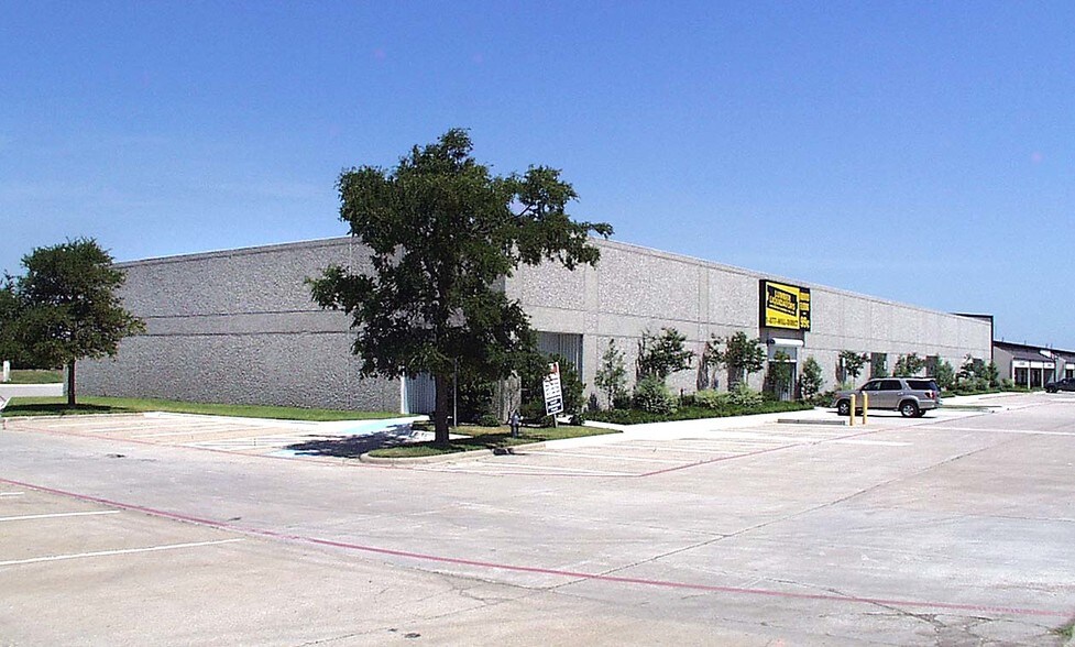 More Photos Of 2161-2177 E Loop 820 N, Fort Worth Warehouse For Sale