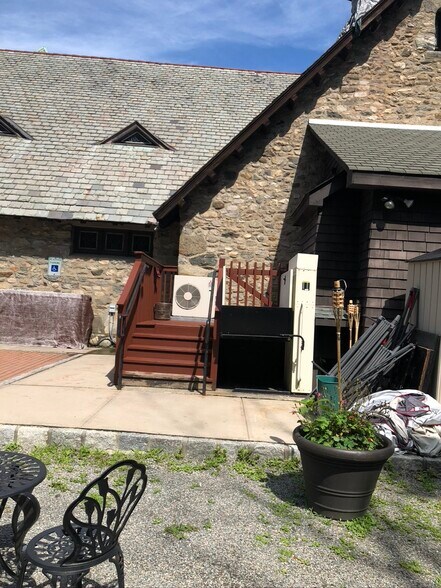 More Photos Of 1715 E Main St, Mohegan Lake Restaurant For Sale