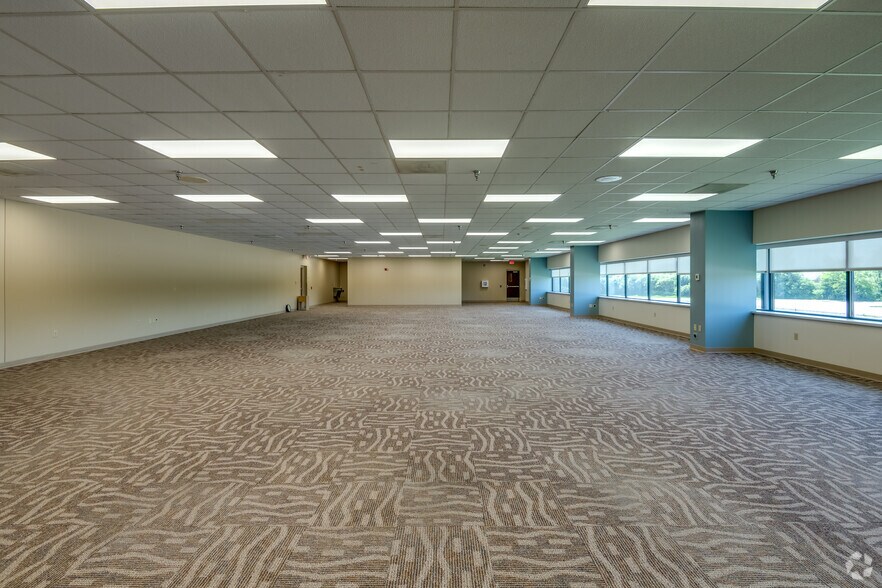 More Photos Of 1555 Glory Rd, Green Bay Manufacturing For Lease