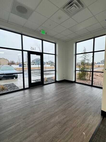 More Photos Of 593-689 N Saratoga Rd, Saratoga Springs Unknown For Lease