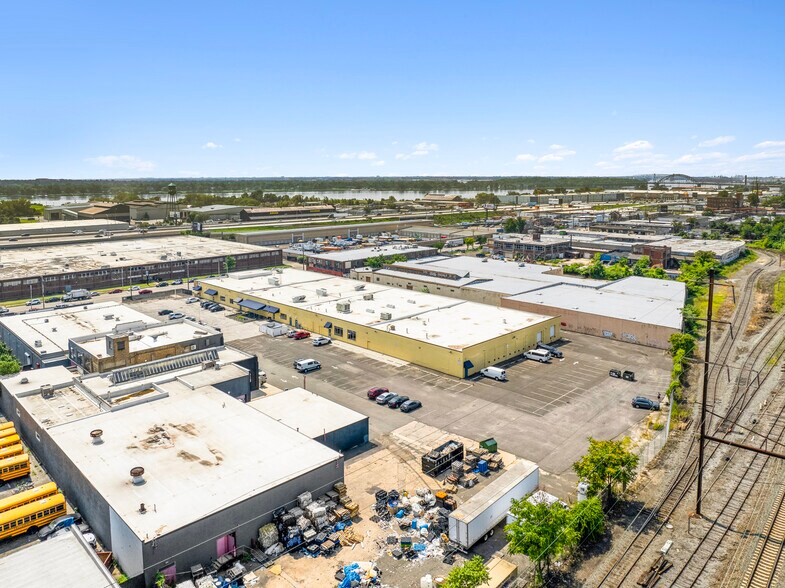 More Photos Of 7520 State Rd, Philadelphia Warehouse For Lease