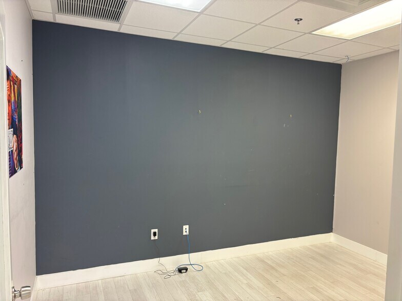 More Photos Of 10380 W State Road 84, Davie Showroom For Lease