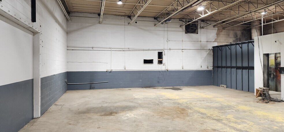 More Photos Of 1725 Rossi Dr, Tecumseh Distribution For Lease