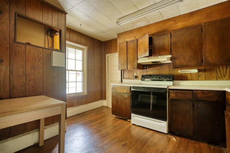 More Photos Of 510 S Camellia Blvd, Fort Valley Convenience Store For Sale