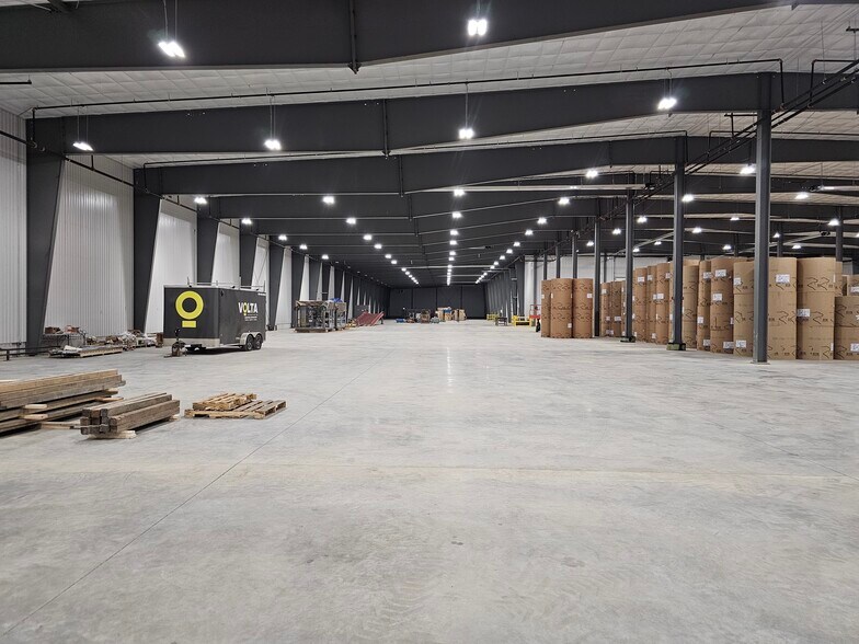 More Photos Of 8875 Willow Cale Rd, Prince George Distribution For Lease