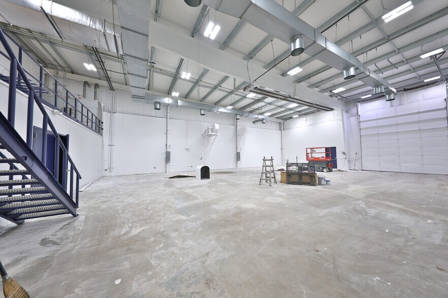 More Photos Of 12 Orben Dr, Landing Showroom For Lease