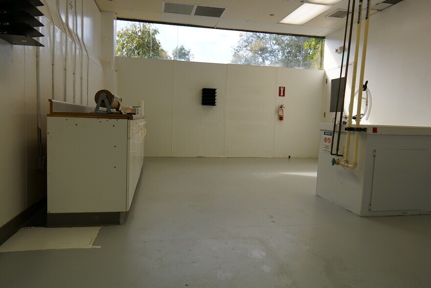 More Photos Of 1121 W Newport Center Dr, Deerfield Beach Warehouse For Sale