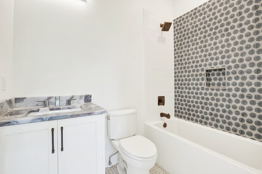 More Photos Of 104 17th st, Tybee Island Apartments For Sale