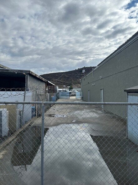 More Photos Of 11440 N Woodside Ave, Santee Service For Lease