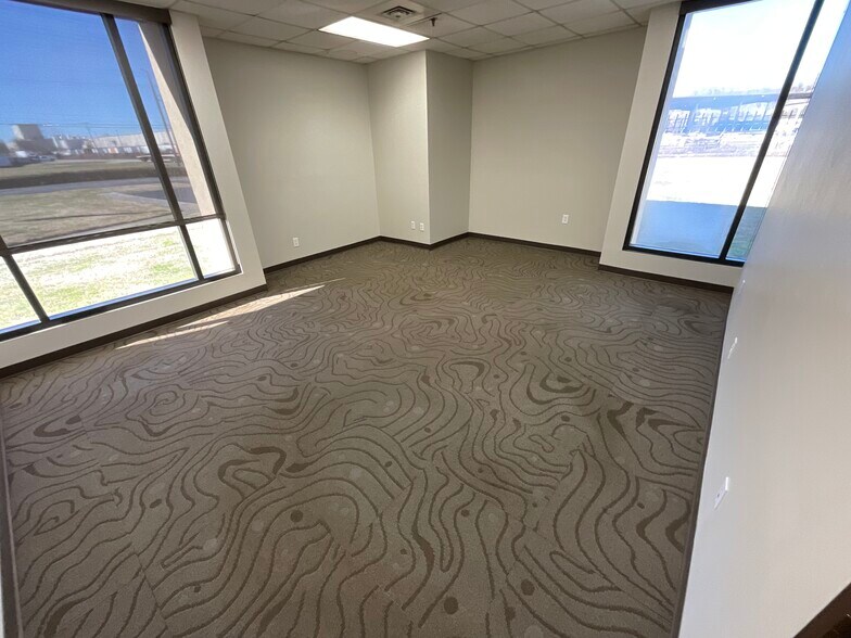 More Photos Of 5501 Island River Dr, Knoxville Light Distribution For Lease