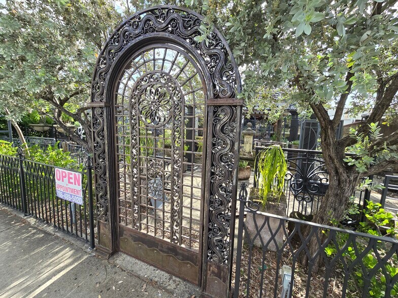 More Photos Of 102 N Federal Hwy, Dania Restaurant For Lease