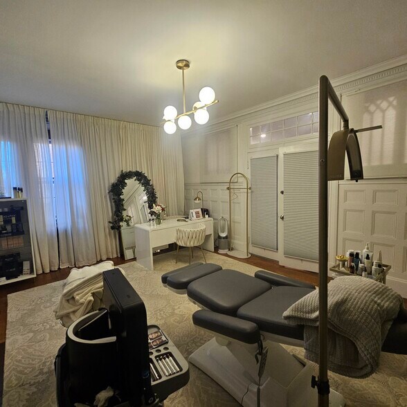 More Photos Of 896 Beacon St, Boston Office For Lease