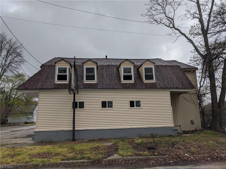 More Photos Of 367 N State St, Painesville General Retail For Sale