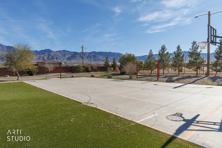 More Photos Of 3767 S Scenic Blvd, Littlefield Flex For Sale