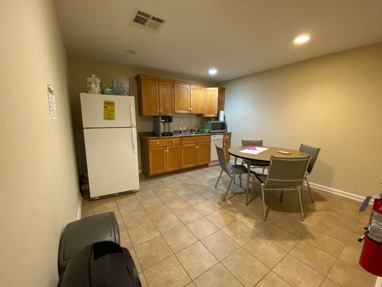 More Photos Of 117 N Gold Dr, Robbinsville Loft Creative Space For Lease