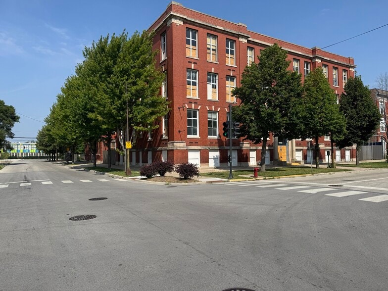 Primary Photo Of 4052 S Wabash Ave, Chicago Schools For Sale