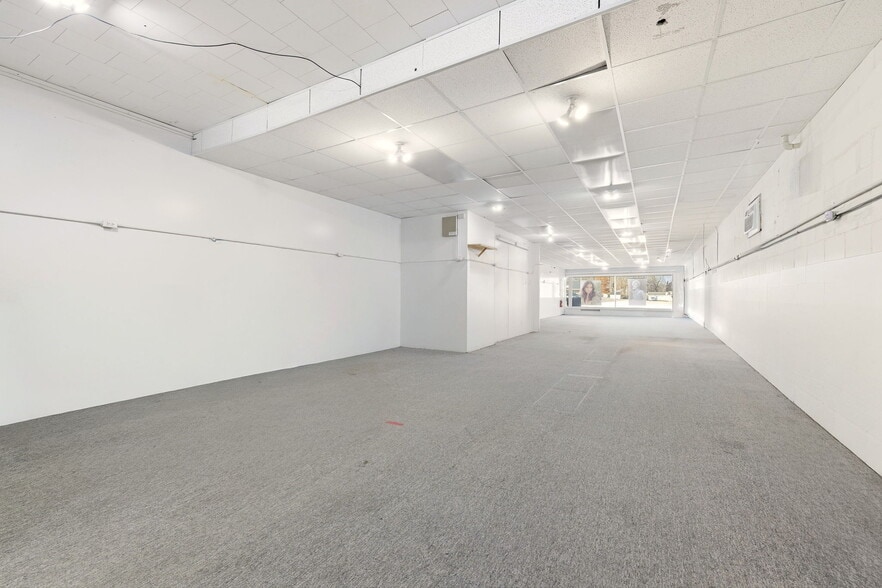 More Photos Of 605 W Baltimore St, Wilmington Storefront For Sale