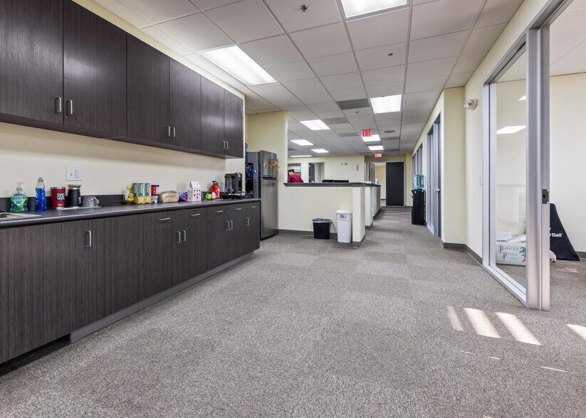 More Photos Of 400-410 E Main St, Visalia Office For Lease