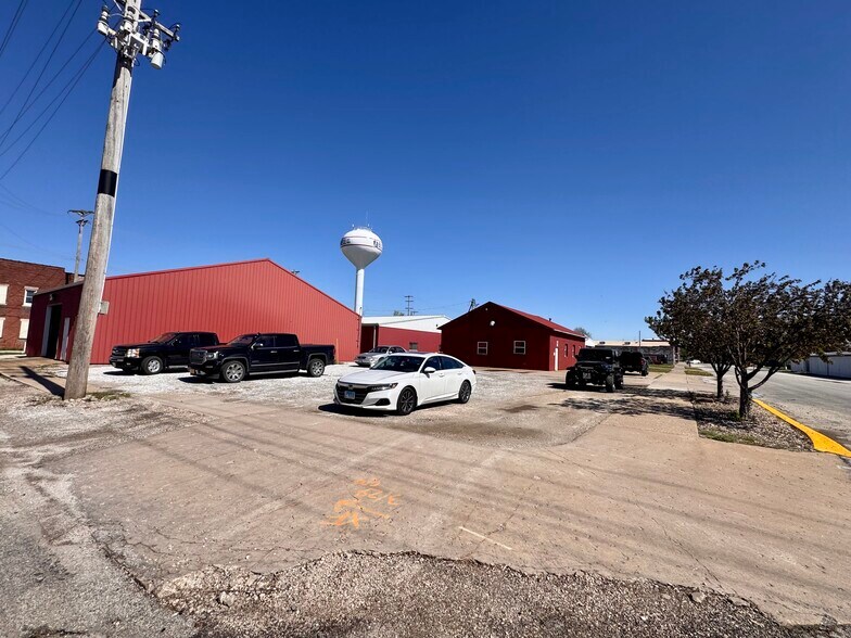 More Photos Of 205 W Main St, Bushnell Industrial For Sale