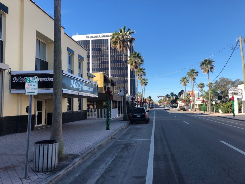 More Photos Of 546 Seabreeze Blvd, Daytona Beach Bar For Lease