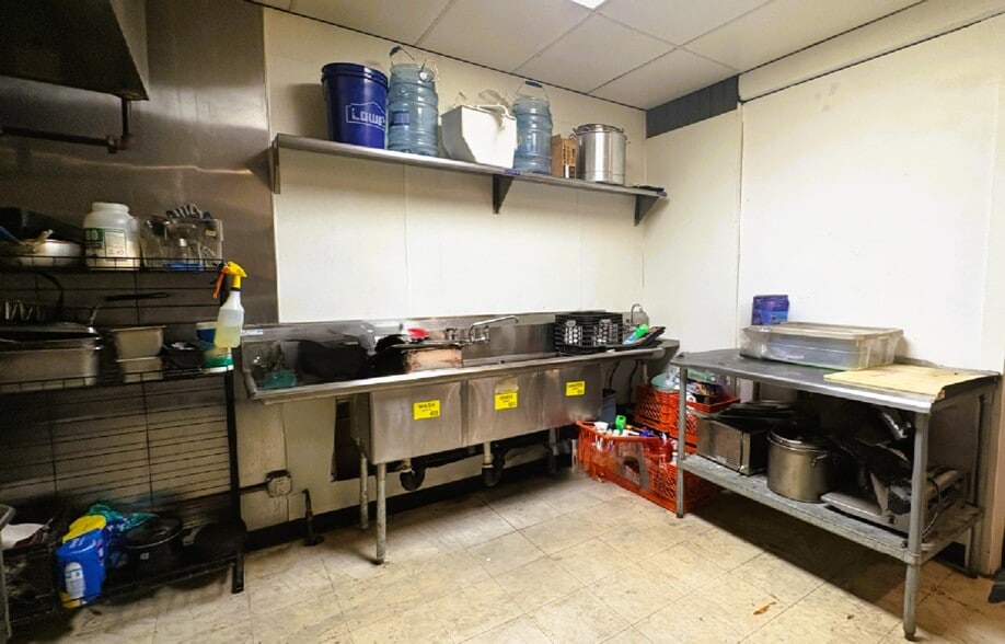 More Photos Of 1811 E Carson St, Pittsburgh Bar For Sale