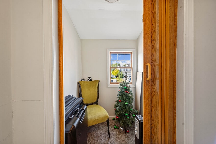 More Photos Of 40 Amboy Rd, Old Bridge Flex For Sale