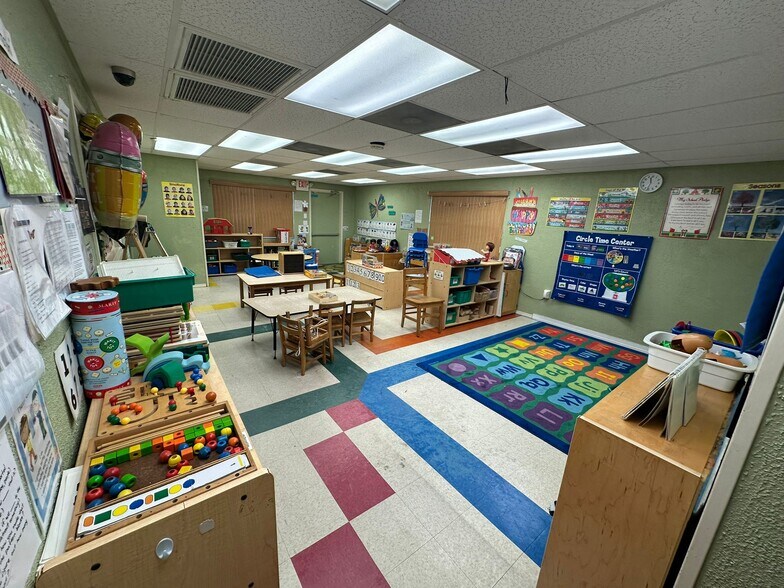 More Photos Of 90 S Doverplum Ave, Kissimmee Schools For Lease