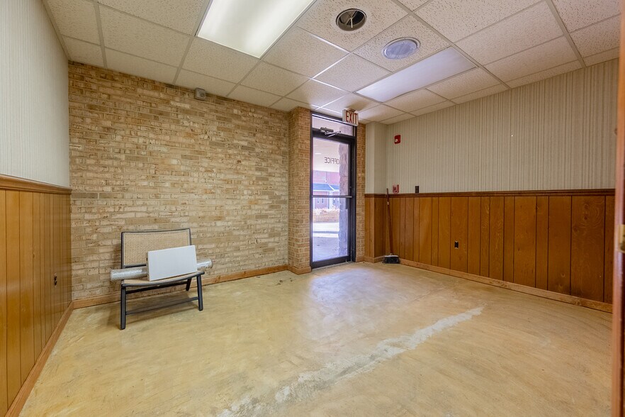 More Photos Of 65 E Main St, Pulaski Office For Sale