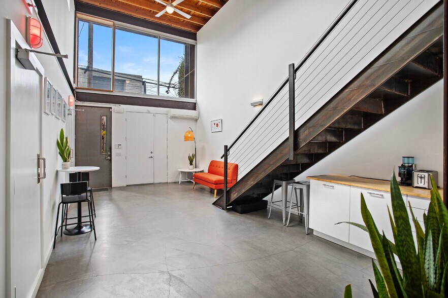 More Photos Of 1322 Innes Pl, Venice Office Residential For Sale