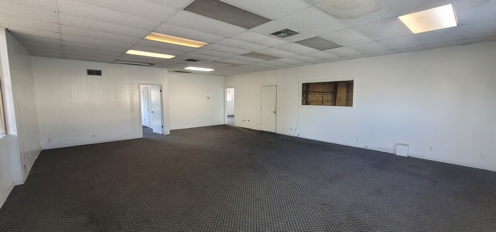 More Photos Of 290 Fairchild Ave, Chico Warehouse For Lease