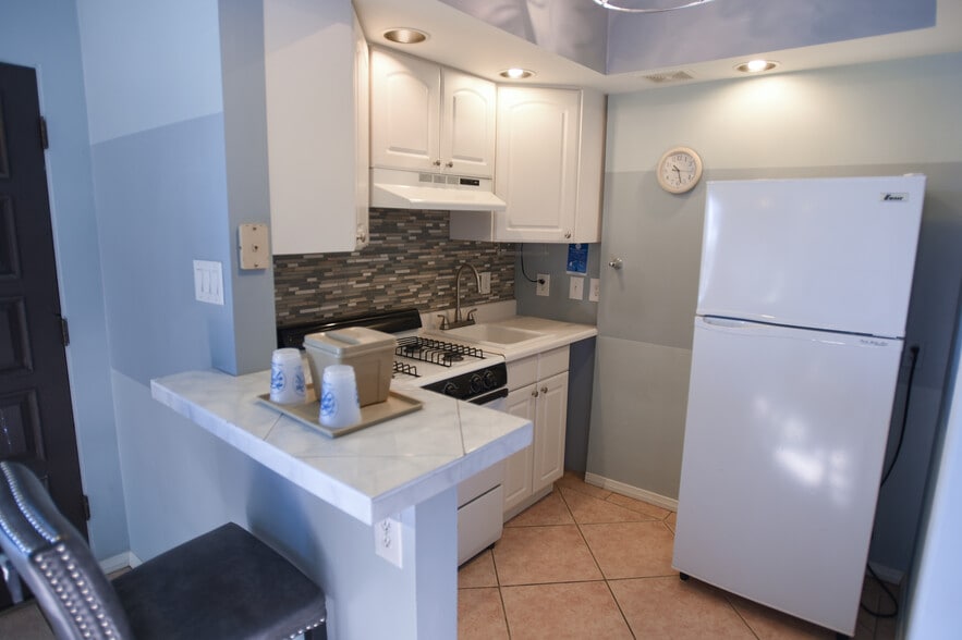 More Photos Of 2300 N Palm Canyon Dr, Palm Springs Hotel For Sale