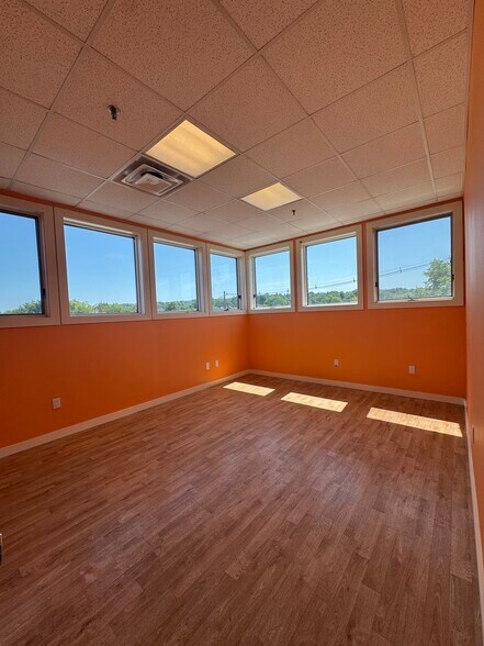 More Photos Of 250 S Van Brunt St, Englewood Manufacturing For Lease