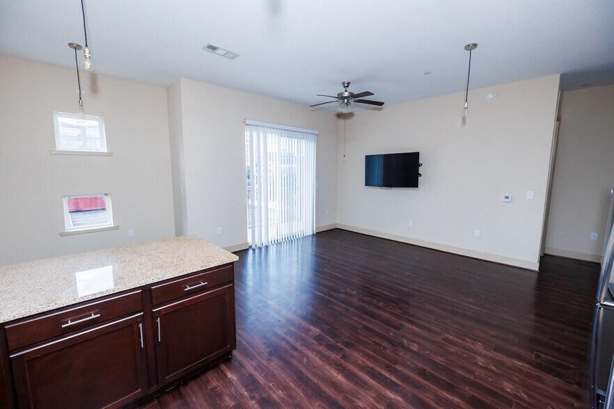 More Photos Of 79 Commerce St, Montgomery Apartments For Lease