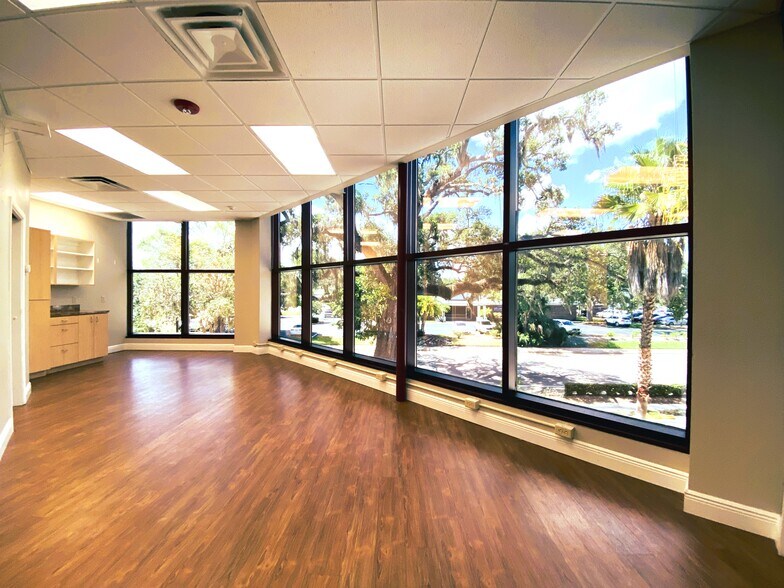 More Photos Of 401 Manatee Ave E, Bradenton Medical For Sale