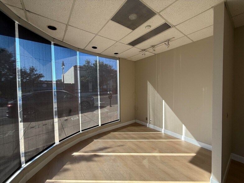 More Photos Of 1436-1440 4th St, San Rafael Storefront For Sale
