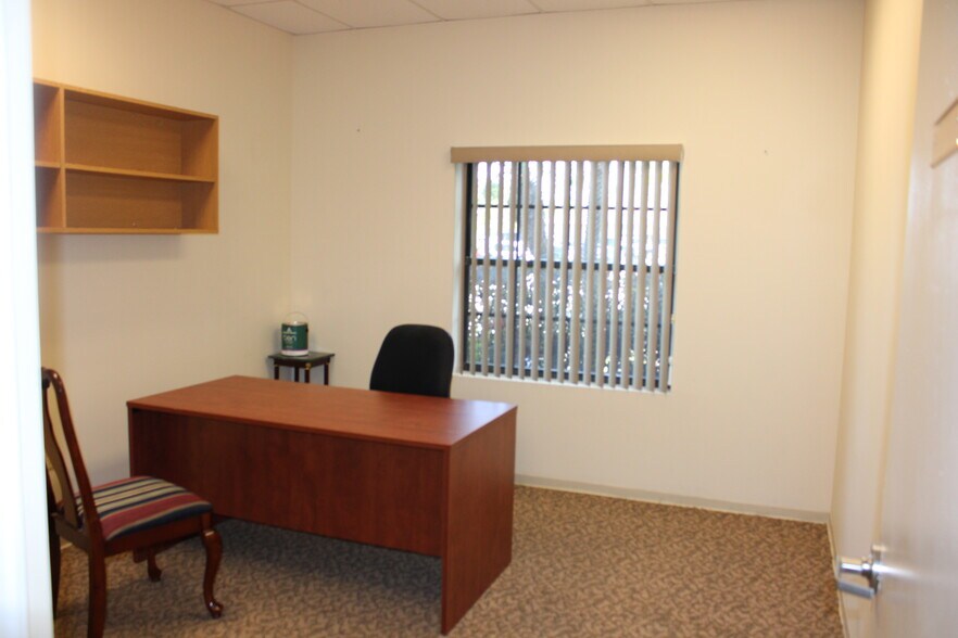 More Photos Of 4175 Woodlands Pky, Palm Harbor Coworking Space