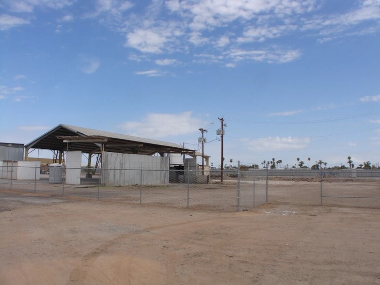 More Photos Of 213 S Alma School Rd, Mesa Warehouse For Lease