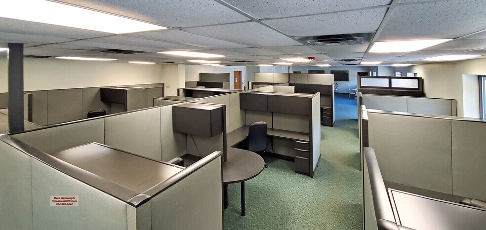 More Photos Of 11320 Distribution Ave E, Jacksonville Manufacturing For Lease